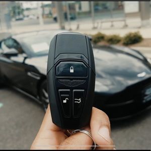 Meet your Posher, Logan